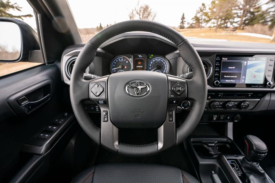 Панель приборов Toyota Tacoma TRD Pro Double Cab 2019 года  (фото 13 из 60)